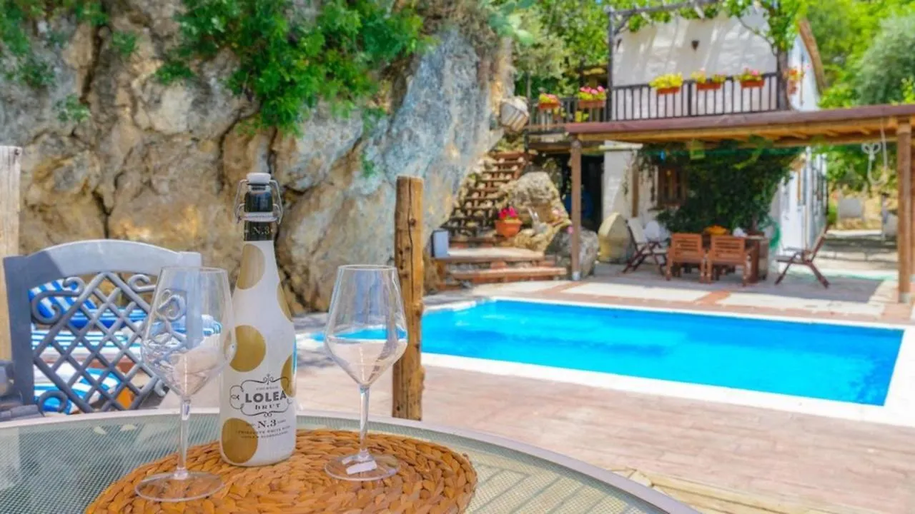 El Tajil Villa Algarinejo